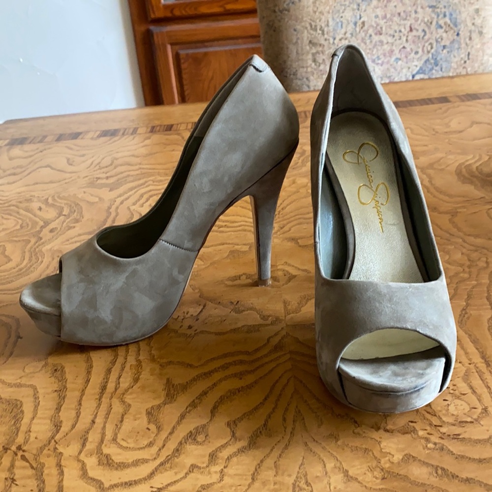 Jessica Simpson platform suede pump